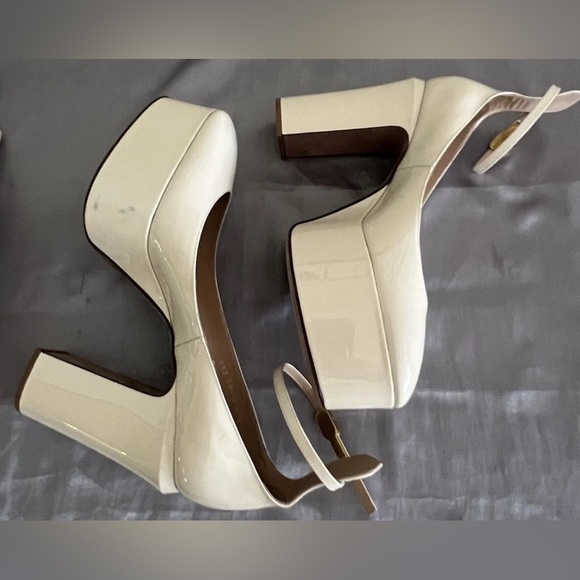 Valentino Garavani Tan Go Patent Leather Platform Heels $1150 - Picture 6 of 15